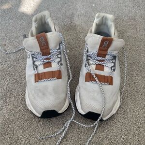 Oncloud Running Cream Sneakers with Brown Accents